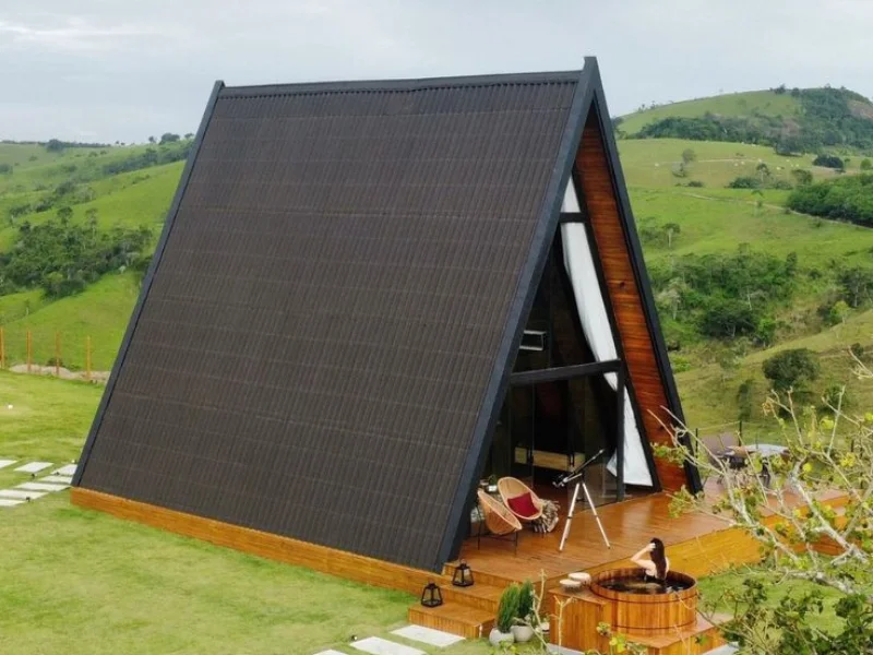 Chalé moderno elevado com garagem embaixo